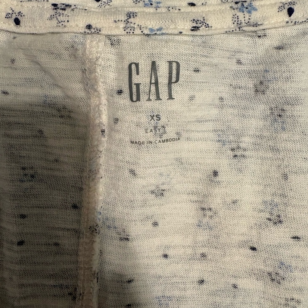 GAP V-Neck Boho Tee Bundle - Picture 3 of 6